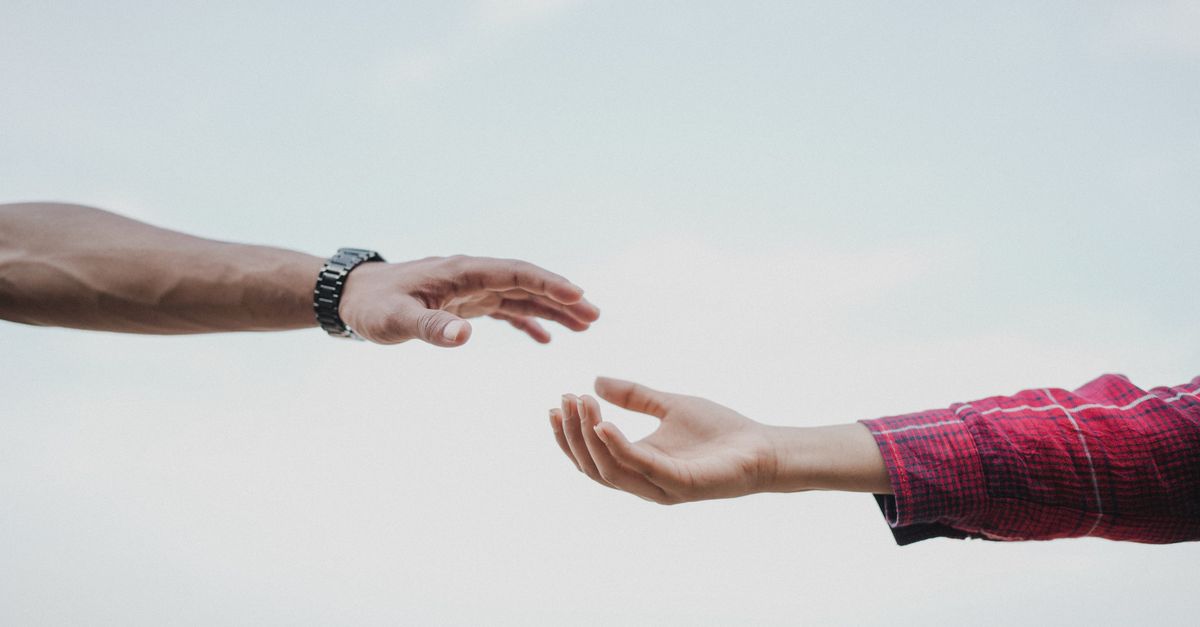 Si può diventare indifferenti quando qualcuno ci chiede aiuto?
