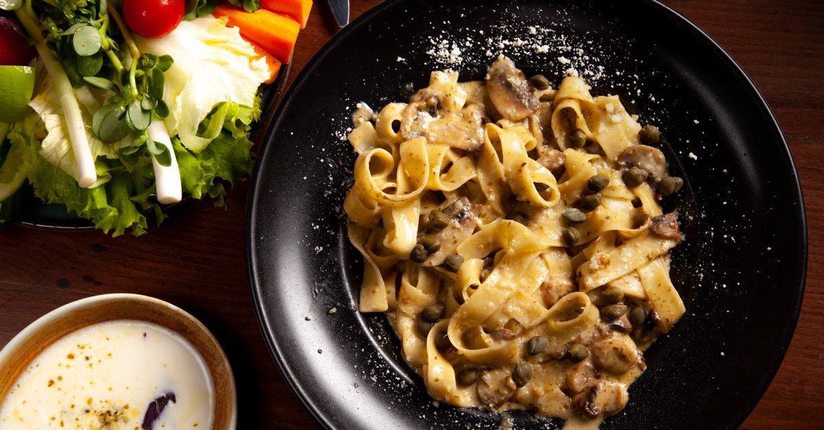 Pasta cremosa alle castagne, funghi e rosmarino