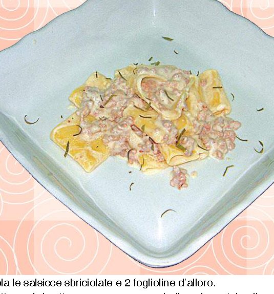 È pronto in tavola: Paccheri salsiccia e ricotta