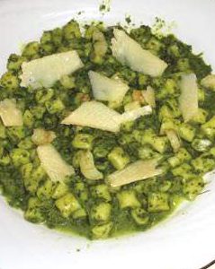 Gnocchetti di patate su vellutata di broccoli e gamberetti
