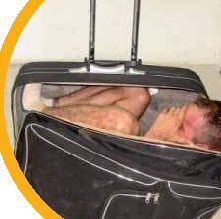 Detenuto scappa di prigione nascosto in una valigia