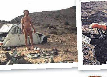Trasforma l'auto rotta in una moto e scappa dal deserto