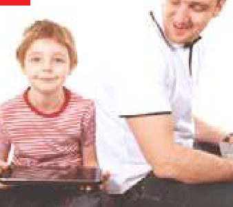 I bambini insegnano ai genitori ad usare i tablet
