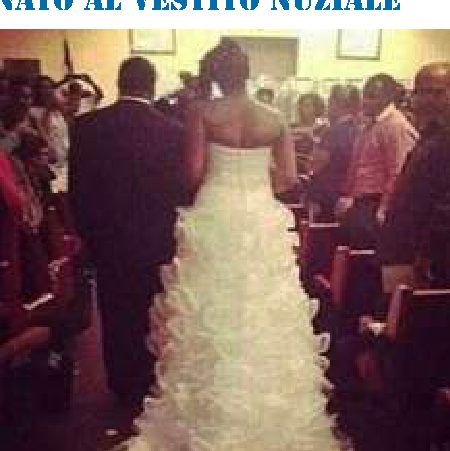 Sposa lega il figlio neonato al vestito nuziale