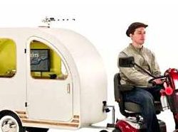 La roulotte più piccola al mondo si porta dietro attaccata allo scooter