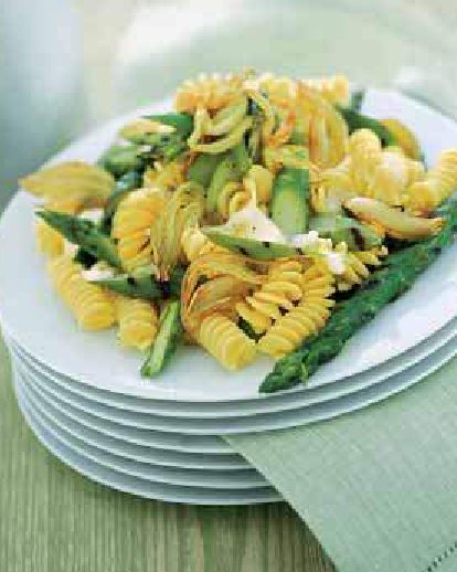 Pasta asparagi e burrata