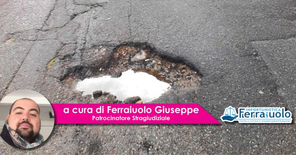 Buca poco profonda e facilmente evitabile, no al risarcimento