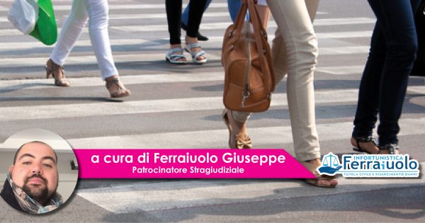 Il pedone imprudente viene investito da una moto: la colpa è sua